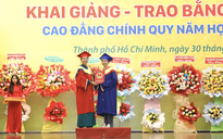 Trao 65 suất học bổng cho tân sinh viên có hoàn cảnh khó khăn