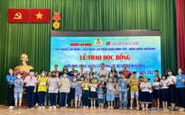 Báo Người Lao động trao 50 suất học bổng tiếp sức con đoàn viên - lao động vượt khó, học giỏi