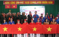 Trao 1.000 lá cờ Tổ quốc cho xã Phước Thạnh, huyện Củ Chi
