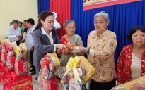 VWS tặng quà Tết cho người dân xã Quới Sơn