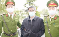 VIDEO: Hai cựu bộ trưởng Nguyễn Thanh Long, Chu Ngọc Anh tới hầu toà