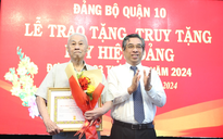 TP HCM, An Giang trao Huy hiệu Đảng cho các đảng viên