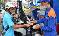 Giá xăng dầu đồng loạt tăng mạnh 900-1.000 đồng/lít