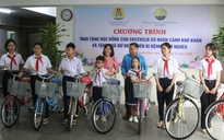 Khánh Hoà: Trao học bổng và xe đạp cho học sinh khó khăn
