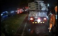 TP HCM: Nhân viên xe rác đập ô tô người khác trên đường
