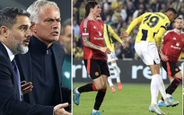 HLV Mourinho bị thẻ đỏ, Fenerbahce vẫn gieo sầu cho Man United