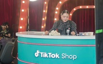 Các tín đồ "săn sale" thức trắng đêm xem chiến thần livestream dịp 11-11