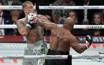 Jake Paul đánh bại Mike Tyson sau 8 hiệp đấu, nhận 40 triệu USD