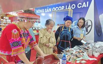 Người dân TP HCM chen chân mua sầu riêng, cà phê và hàng trăm đặc sản