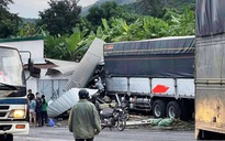 Hiện trường tai nạn liên hoàn nghiêm trọng, ô tô lao vào nhà dân ở Khánh Hoà 