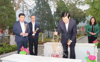 Nguyên Chủ tịch nước Trương Tấn Sang dâng hương tưởng nhớ các liệt sĩ tại Nghĩa trang Vị Xuyên