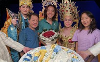 Minh Nhí, Việt Hương mừng sinh nhật nhạc sĩ Nguyễn Hoài Phương sau suất diễn "Truy tìm thái tử"