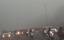 VIDEO: Trời Hà Nội sương mù dày dặc