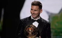 Messi tặng Quả bóng vàng cho bảo tàng Barcelona, tượng sáp bị phá tại Trung Quốc