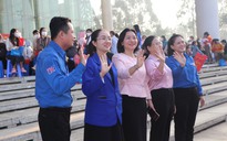 "Chuyến xe năng lượng 0 đồng" đưa công nhân, sinh viên nghèo về quê đón Tết