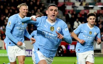 Hat-trick của Foden đưa Man City áp sát ngôi đầu Ngoại hạng Anh