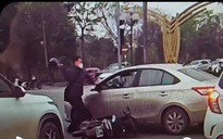 Từ vụ đập kính ô tô: Ứng xử như thế nào khi xảy ra va chạm giao thông?