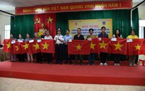 Vùng Cảnh sát biển 2 trao 30 suất quà cho ngư dân Đà Nẵng