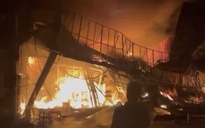 CLIP: Cháy nhà sách kinh hoàng tại Bình Phước