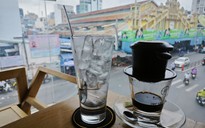 Lý do người Việt vẫn “đi cà phê” mỗi ngày bất chấp kinh tế khó khăn?