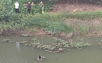 Phát hiện thi thể nam giới bị phân hủy trôi trên sông