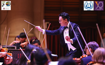 Nhạc trưởng Trần Nhật Minh biểu diễn cùng Dàn nhạc Giao hưởng Trẻ Thế giới