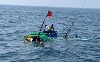Tàu cá Quảng Ngãi gặp nạn ở Hoàng Sa