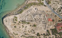 Kinh ngạc công trình 3.600 năm bao phủ bởi màu tím