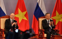 Tổng thống Vladimir Putin xúc động trước tình cảm nồng ấm của các cựu du học sinh