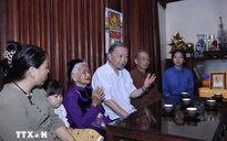 Chủ tịch nước Tô Lâm thăm gia đình 4 thế hệ tại Làng cổ Đường Lâm