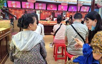 Vàng miếng SJC khó mua, tiệm bán vàng nhẫn đìu hiu