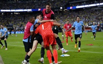 Copa America: Brazil bị loại dù hơn người, xác định 2 cặp bán kết