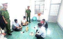 Bắt quả tang nhóm nhân viên văn phòng đăng ký đất đai đánh bạc