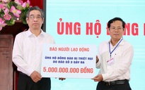 Báo Người Lao Động trao 5 tỉ đồng hỗ trợ đồng bào vượt qua thiên tai