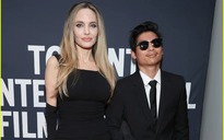 Pax Thiên lộ sẹo khi tháp tùng mẹ nuôi Angelina Jolie
