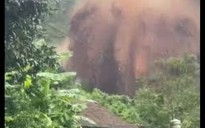 VIDEO: Lở núi kinh hoàng vùi lấp nhiều nhà dân