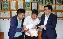 Lãnh đạo tỉnh Quảng Nam đem niềm vui đến với cặp  song sinh học giỏi