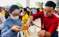 700 người có hoàn cảnh khó khăn đi "chợ Tết" sớm tại Học viện Cán bộ TP HCM