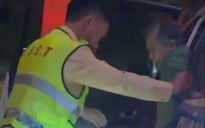 Bị rắn độc cắn, người đàn ông sống sót nhờ CSGT dẫn đường 30 km