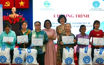 TP HCM trao 443 thẻ BHYT cho phụ nữ khó khăn