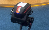 
ĐH Bách Khoa Hà Nội nói gì về việc dán logo đè lên Robot Trung Quốc?