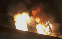 Xe đầu kéo bốc cháy ngùn ngụt trên đường vành đai 3