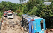 Lật xe khách 3 người chết, 20 người bị thương: Xe mất phanh khi xuống dốc