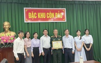 Khen thưởng thiếu tá quân y cứu du khách bị đuối nước tại Côn Đảo
