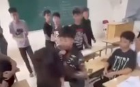 Xôn xao clip nhóm bạn cổ vũ cho nam sinh lớp 10 đánh bạn nữ trong lớp