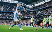 Haaland lập cú đúp, Man City nhẹ nhàng lên đầu bảng Premier League