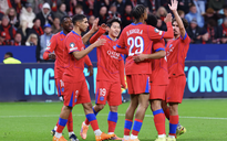 PSG thắng 7-2 Leverkusen, chiếm ngôi đầu Champions League