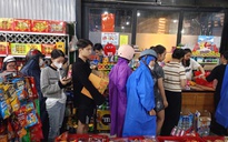 Đà Nẵng: Lo bão số 12 đổ bộ, người dân hối hả tích trữ lương thực