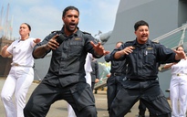 VIDEO: Thuỷ thủ tàu hải quân lớn nhất New Zealand nhảy điệu haka khi đến TP HCM