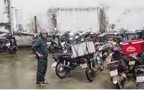 Clip: Hành động của một thôn ở Đà Nẵng "cứu" được cả trăm triệu đồng trong bão số 12